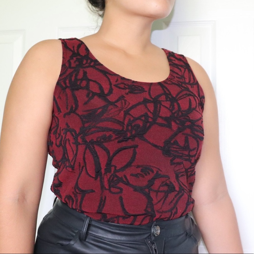 🎄Chico’s Maroon and Black detailed Tank Top